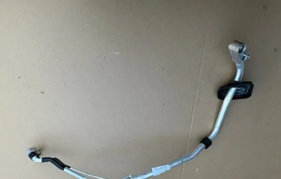 Audi A5 Air conditioning (A/C) pipe/hose 8W6816738B