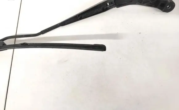 Land Rover Discovery Sport Front wiper blade arm