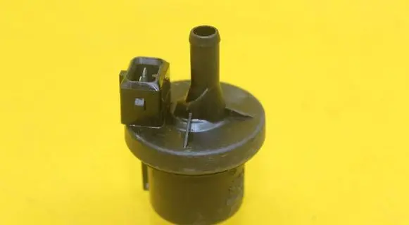 Audi A8 S8 D2 4D Breather valve 077133517C 0280142308