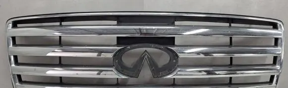 Infiniti QX56 Front bumper upper radiator grill 623107S600