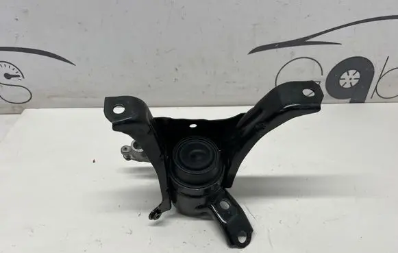 Toyota C-HR II Engine mount bracket 
