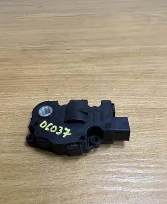 BMW 3 E90 E91 A/C air flow flap actuator/motor 410475520 D6037