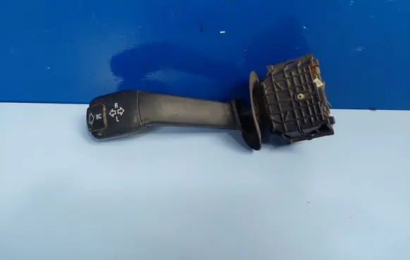BMW 5 E39 Indicator stalk 8352172