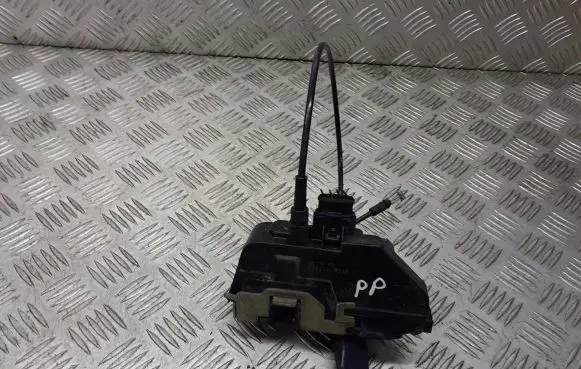 Renault Megane II Front door lock