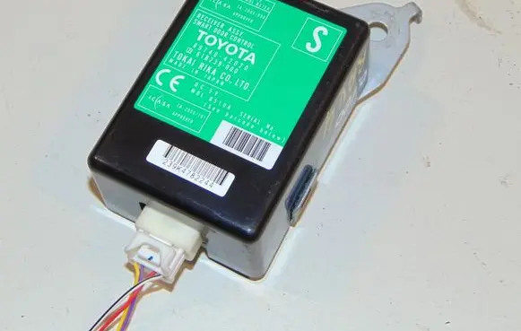 Toyota RAV 4 (XA30) Door control unit/module 8974042020 8974042021 61B239000