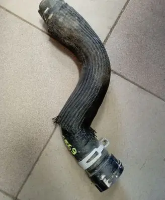 Chrysler Pacifica Engine coolant pipe/hose 550893