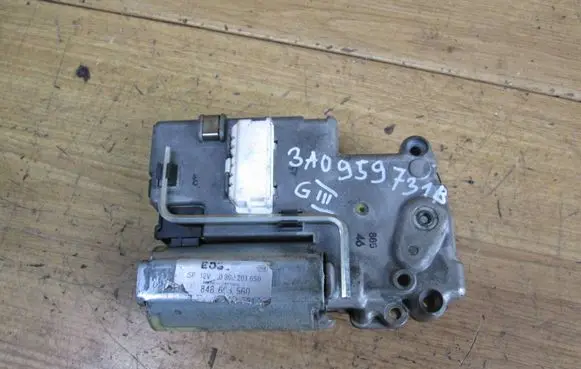 Volkswagen Golf III Sunroof motor/actuator 3A0959731B