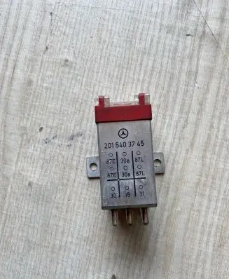 Mercedes-Benz E W124 Other relay 2015403745
