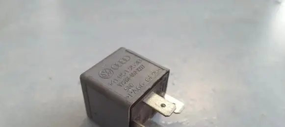 Volkswagen Golf IV Other relay 141951253B