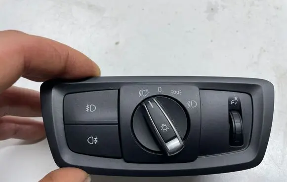 BMW X2 F39 Light switch 18347910