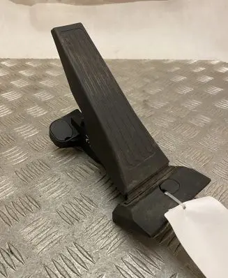 Hyundai Tucson IV NX4 Accelerator throttle pedal 32700N7100