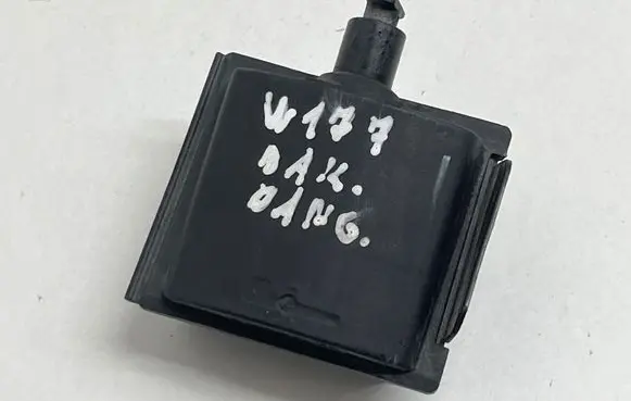 Mercedes-Benz A W177 Fuel tank cap lock motor A0008204409