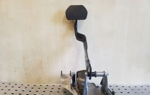 Peugeot 3008 I Brake pedal