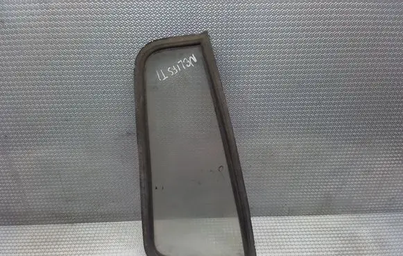 Mercedes-Benz 609 Front vent window/glass (coupe) 
