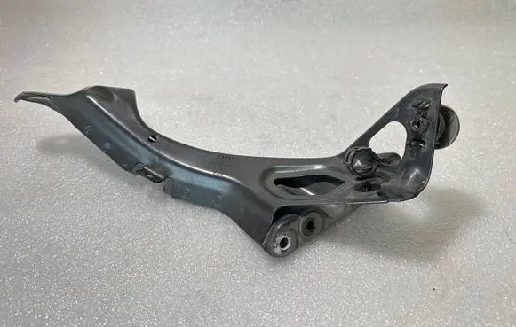 Audi A6 S6 C7 4G Fender mounting bracket 4G0821135A 4G0805815
