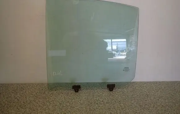 Nissan Micra Sliding door window/glass 