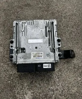 KIA Ceed Engine control unit/module ECU 391002U205 1C84628Y
