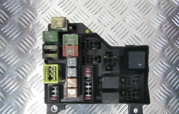 Nissan Almera N16 Fuse box set