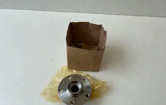 Skoda Octavia Mk2 (1Z) Front wheel hub 5WA407621