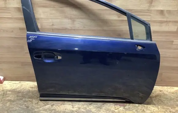 Toyota Avensis T270 Front door