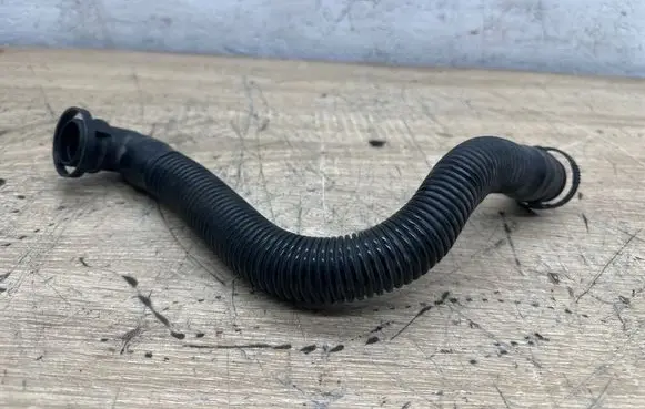 Audi A8 S8 D4 4H Breather hose/pipe 4H0133889D