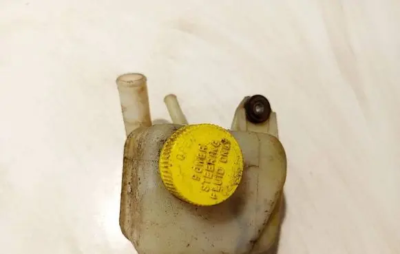 Mazda 323 Power steering fluid tank/reservoir 