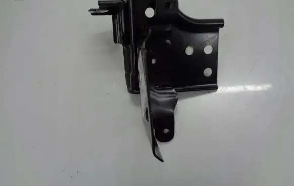 Nissan Pathfinder R51 Headlight/headlamp mounting bracket 260405X20B