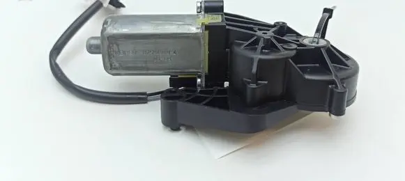 Mercedes-Benz C W204 Seat adjustment motor 0390203369 82584369