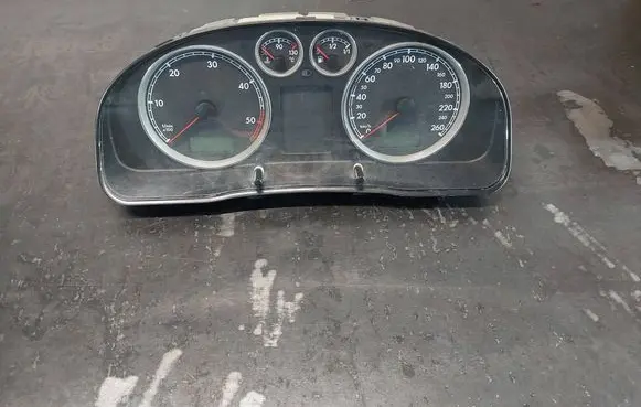 Volkswagen PASSAT B5 Speedometer (instrument cluster) 3B092080A