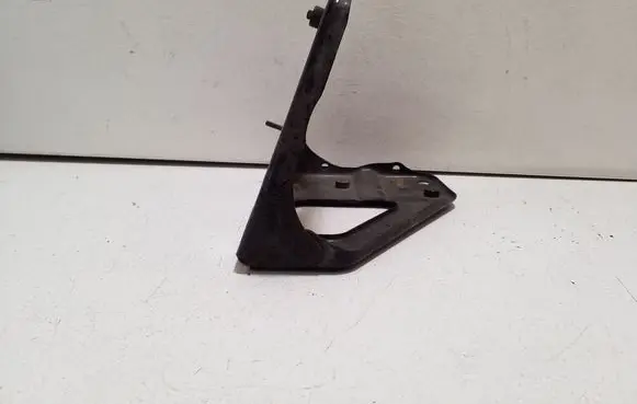 Fender mounting bracket