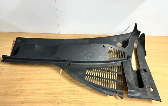 Volkswagen Touareg II Wiper trim 7P6819401B 7P6819401C
