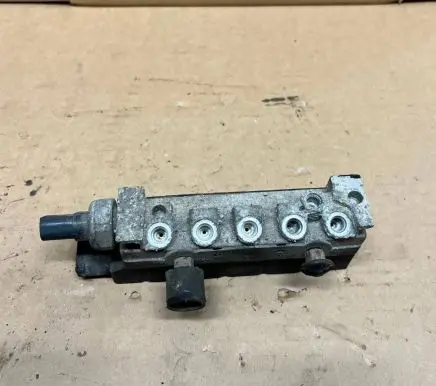 Mercedes-Benz S W220 Air suspension valve block A2203200258