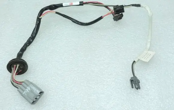 Toyota Avensis T270 Headlight/headlamp wiring loom/harness 1000817685 8113005350