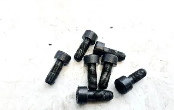 Mitsubishi Carisma Nuts/bolts 