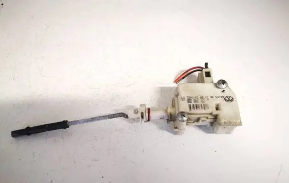 Skoda Octavia Mk1 (1U) Central locking motor 3b0959782 3b0810773a