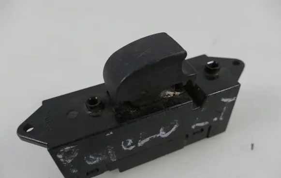 Mitsubishi Pajero Electric window control switch 8608A007