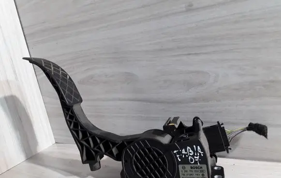 Skoda Fabia Mk2 (5J) Accelerator throttle pedal 6Q1721503H