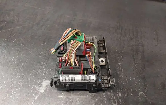 Citroen C3 BSM Control unit 9643498880 964349888000