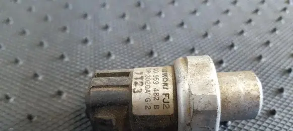 Audi A4 S4 B5 8D Air conditioning (A/C) pressure sensor 8D0959482B TDP-302QADG-2