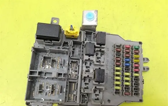 Honda Accord Comfort/convenience module A000011