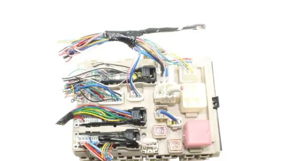 Toyota Verso-S Fuse module 827300F330