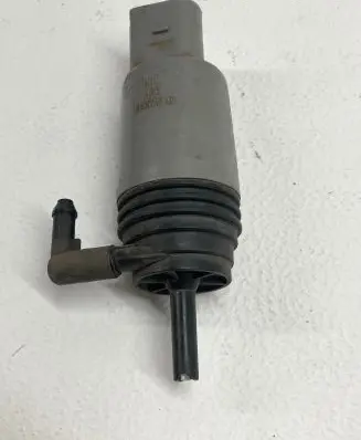 BMW 5 E60 E61 Windscreen/windshield washer pump 23557610 6934159