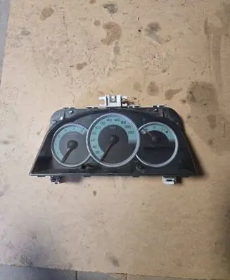 Toyota Corolla Verso E121 Speedometer (instrument cluster) 838000F060K