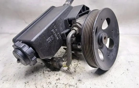 Opel Astra H Power steering pump 90576809