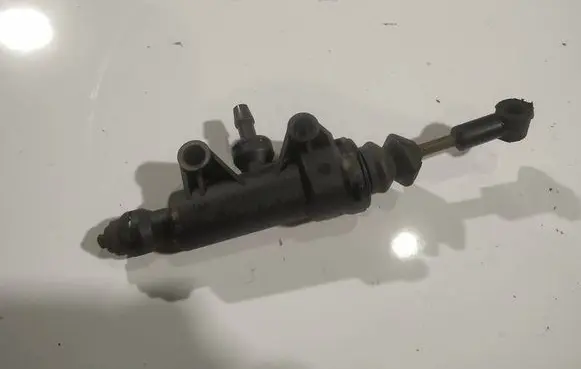 Mercedes-Benz C W203 Clutch master cylinder a2032900212