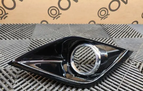 Mitsubishi Outlander Front fog light trim/grill 6400G978