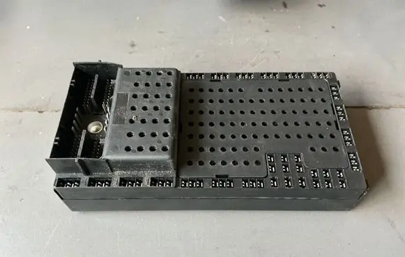 Volvo V70 Fuse box set 8645411 8645410 00W233