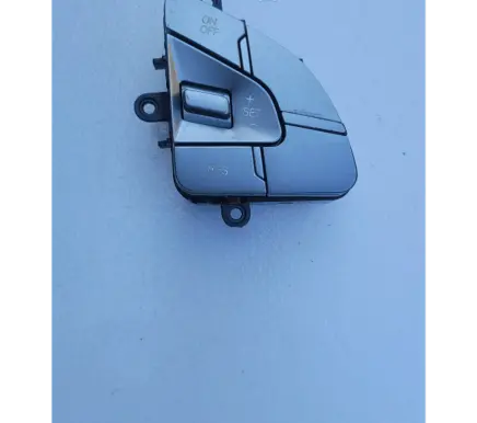 SsangYong Rodius Steering wheel buttons/switches 8915021260