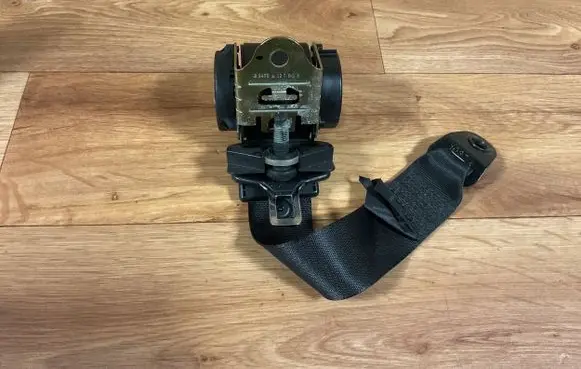 Mini One - Cooper R50 - 53 Rear seatbelt 7055962 396990