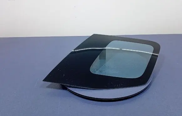 Suzuki Ignis Rear side window
